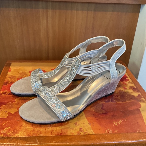 Silver heels - Picture 2 of 9